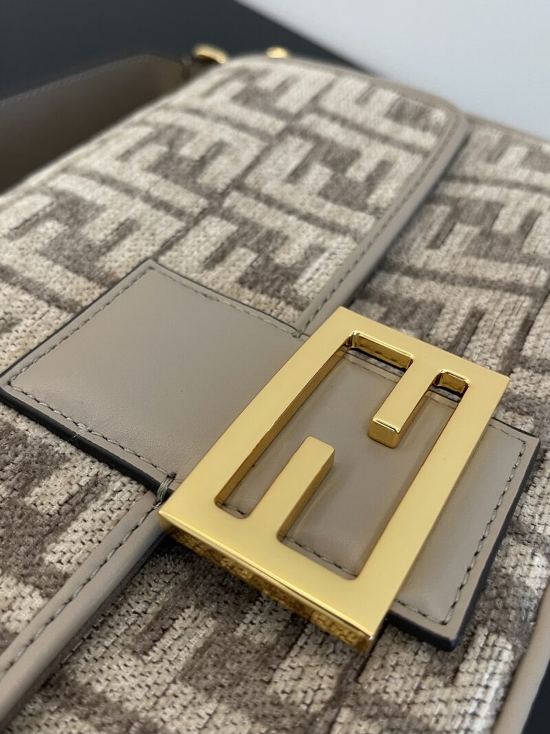 FendI Baguette Bag-26x14x4CM - Image 4