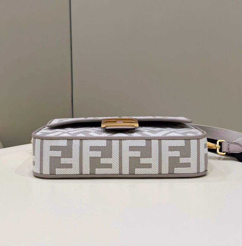 FendI Baguette Bag-27×6×14CM - Image 4