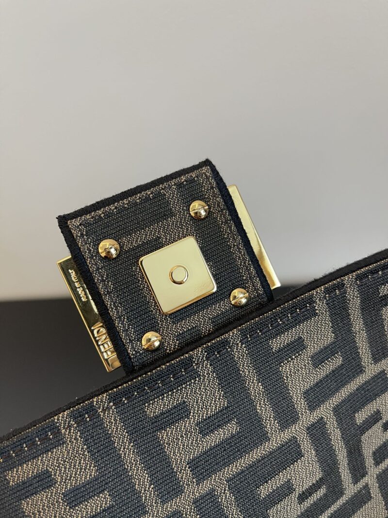 FendI Baguette Bag-26x14x4CM - Image 8
