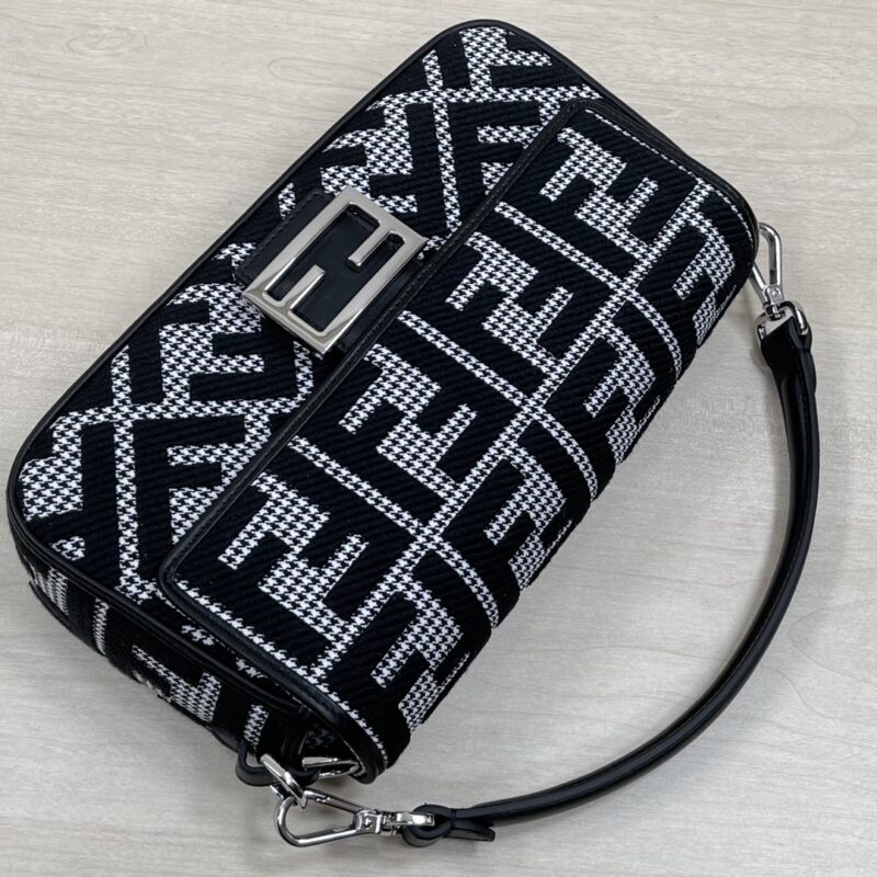 FendI Baguette Bag-27*15*11CM - Image 4