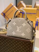 Louis Vuitton M45898 Petit Palais Handbags-29×18×12CM