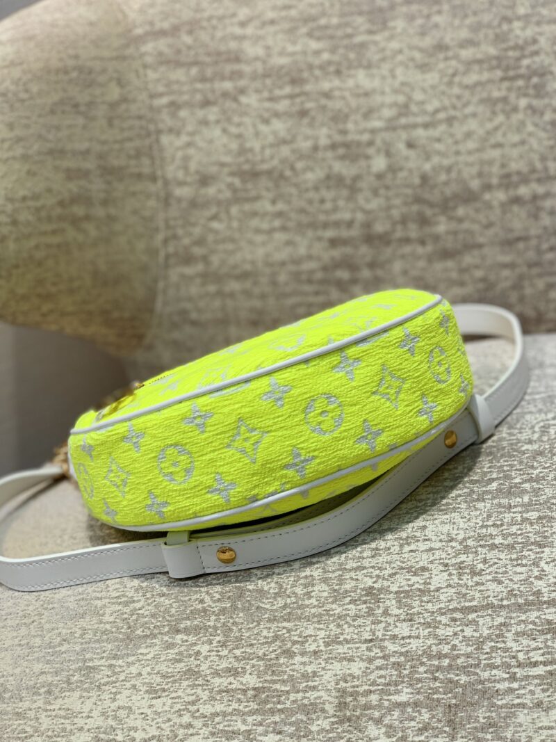 Louis Vuitton Loop Handbags-M810981-23*13*6CM - Image 2