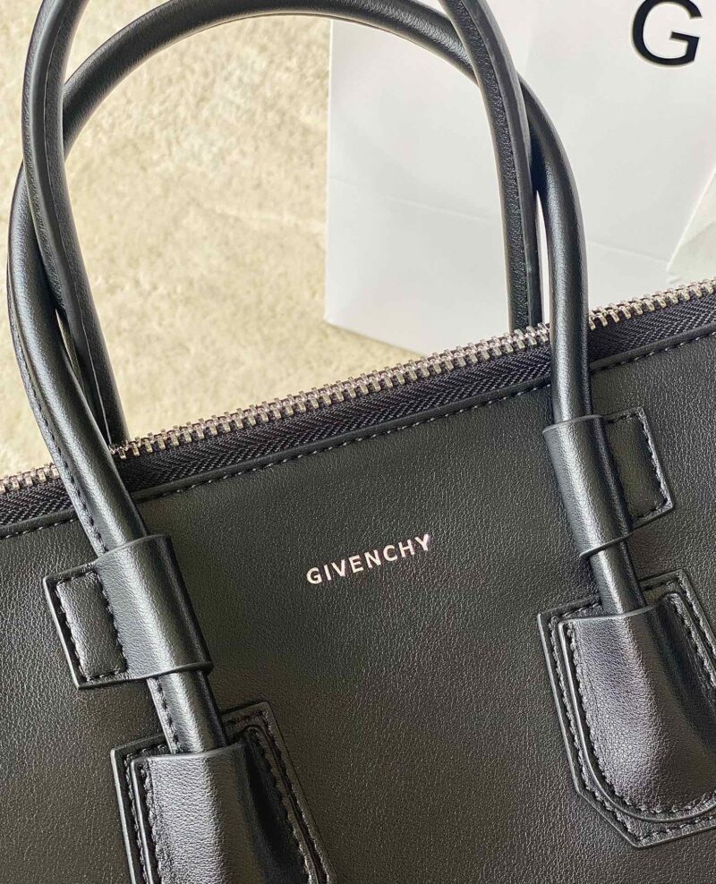 Gienvchy Antigona Sport -33*7*25CM - Image 5