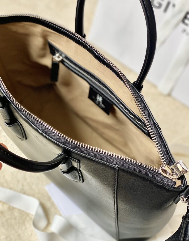 Gienvchy Antigona Sport -33*7*25CM - Image 8