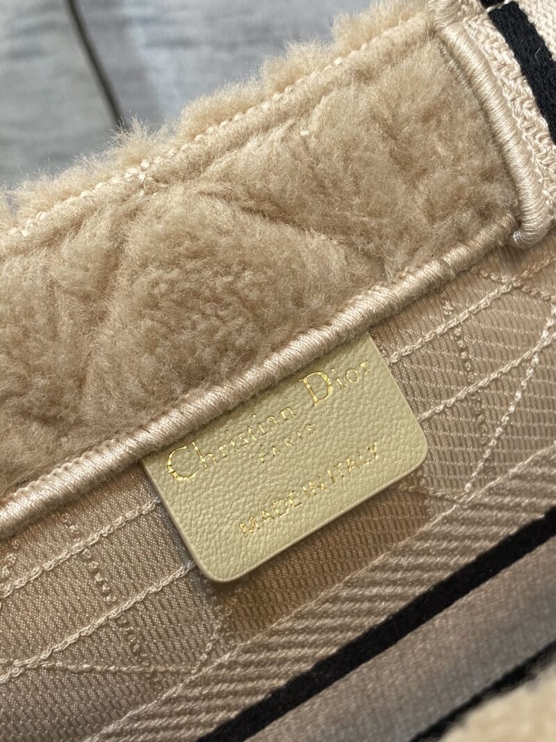 Diro Small Book Tote-26*8*22CM - Image 9