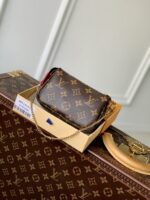 Louis Vuitton Mini Pochette Accessoires-15*9.5*3CM - Image 8