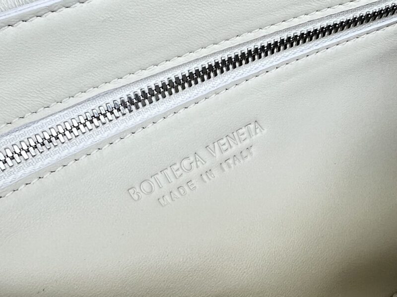 Bottega Veneta Cassette Bag-23x15x6CM - Image 8