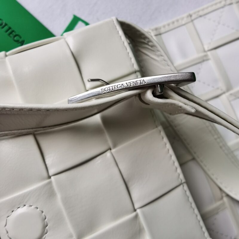 Bottega Veneta Cassette Bag-17.5x10.5x3.5CM - Image 6