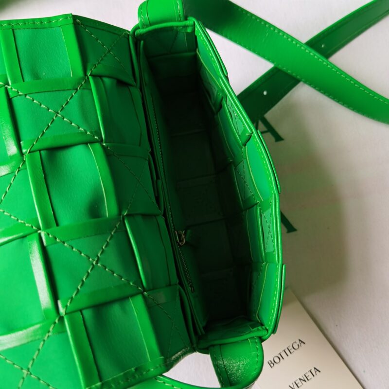 Bottega Veneta Cassette Bag-17.5x10.5x3.5CM - Image 7