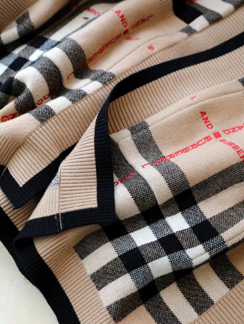 BUrberry Cape - Image 3