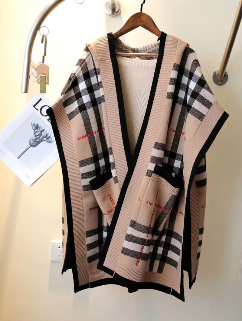 BUrberry Cape - Image 6