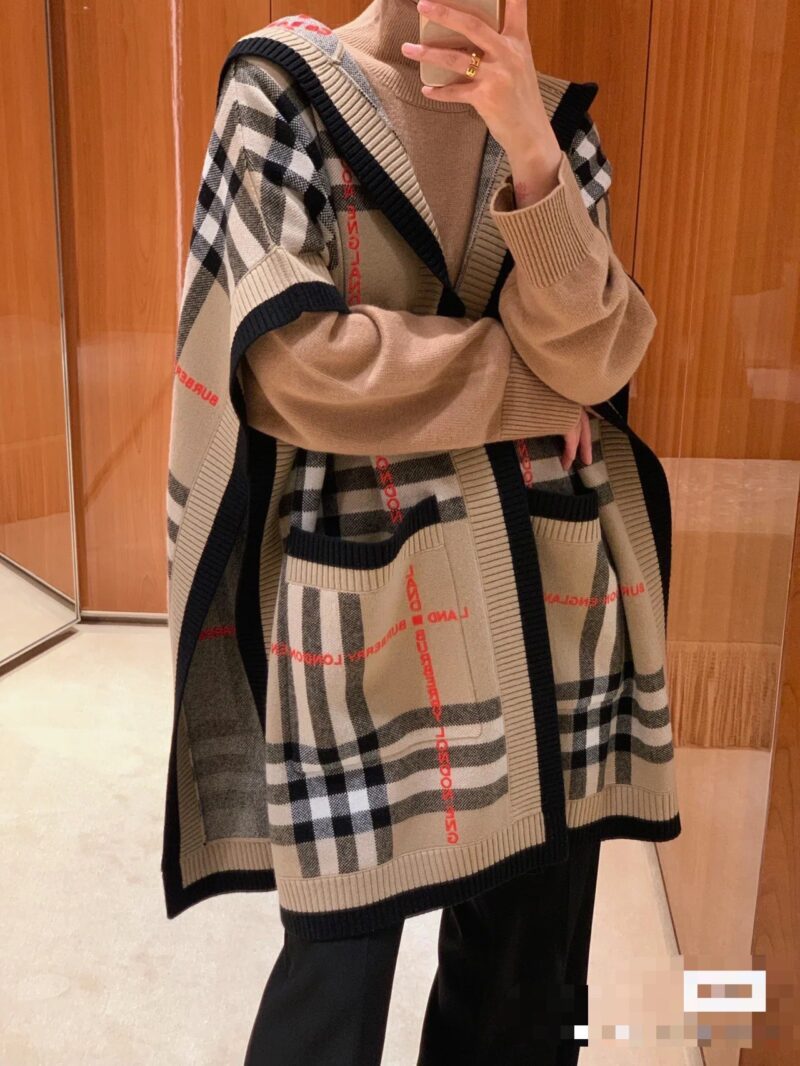 BUrberry Cape - Image 7