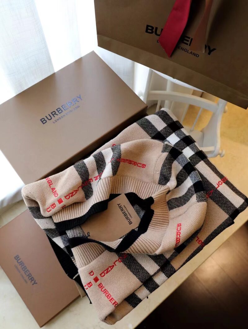 BUrberry Cape - Image 9