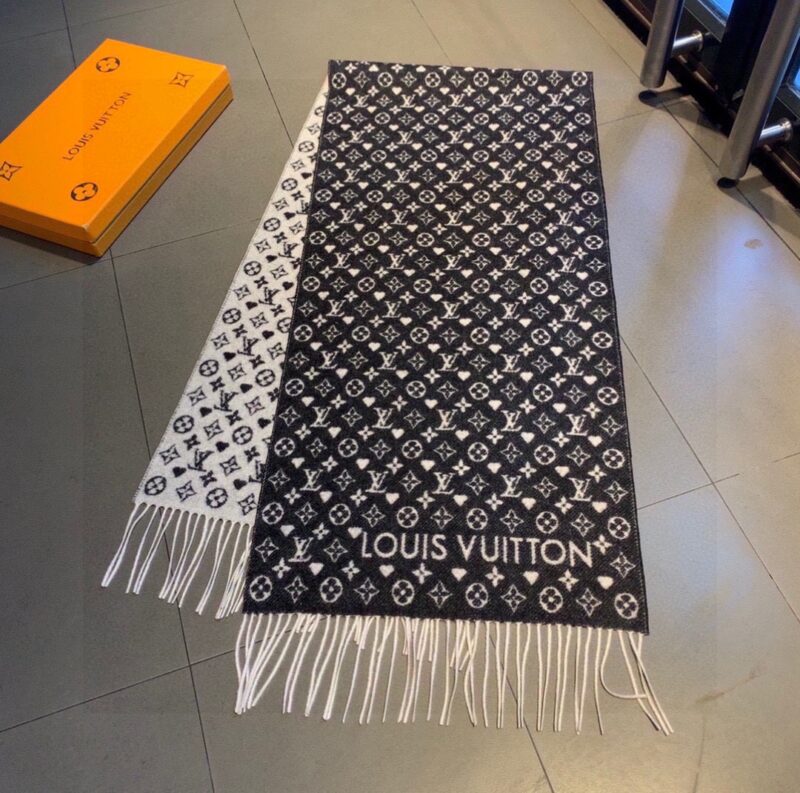 Louis Vuitton Scarf-45*190CM - Image 4