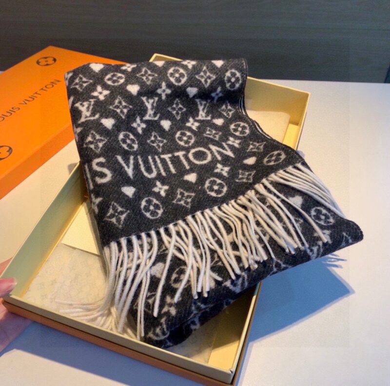 Louis Vuitton Scarf-45*190CM - Image 8