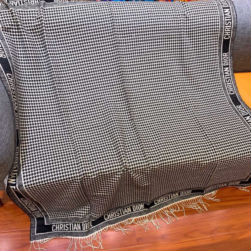 Diro Blanket-140 x 140CM - Image 2