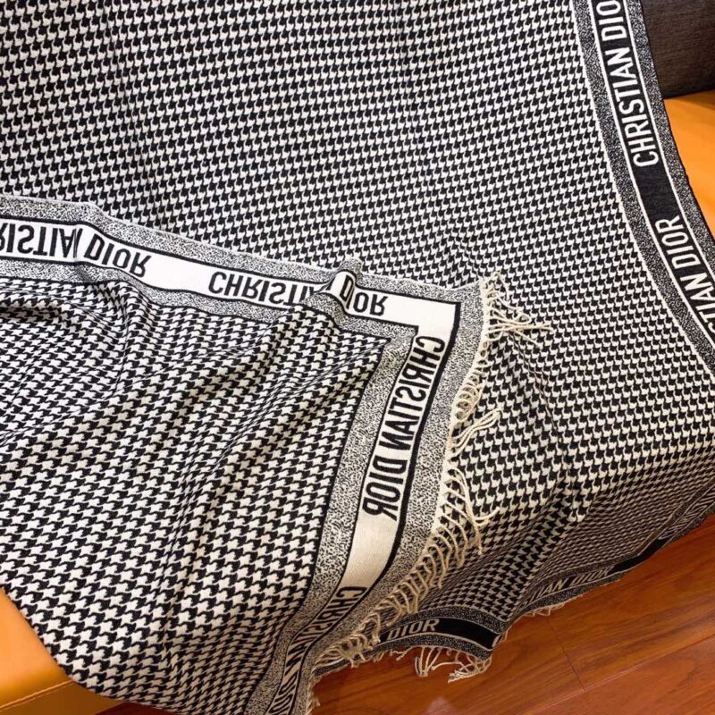 Diro Blanket-140 x 140CM - Image 3