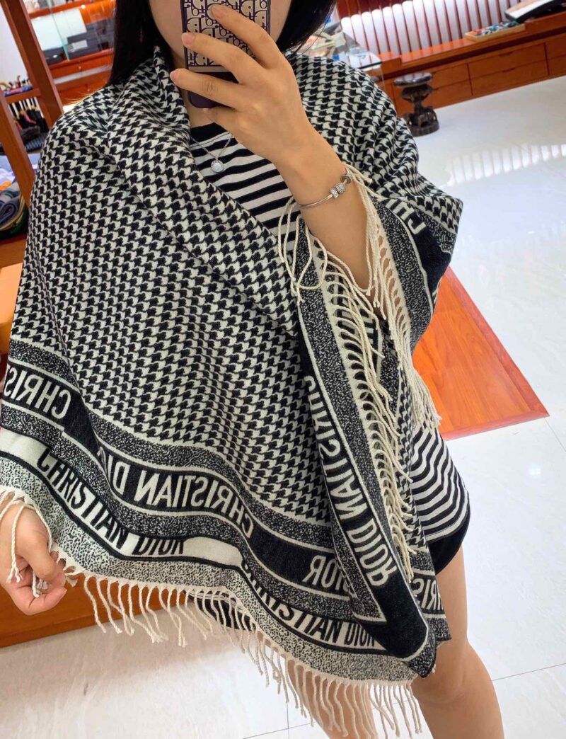 Diro Blanket-140 x 140CM - Image 5