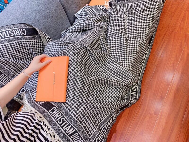 Diro Blanket-140 x 140CM - Image 6