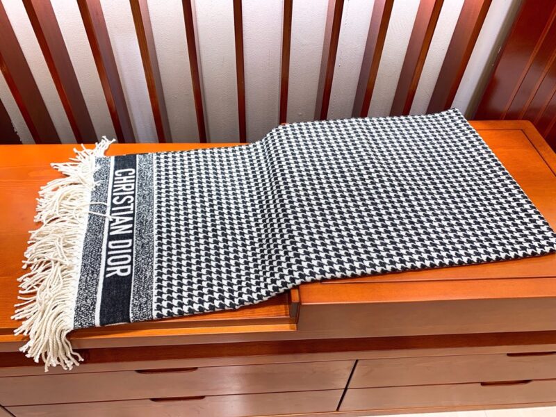 Diro Blanket-140 x 140CM - Image 8