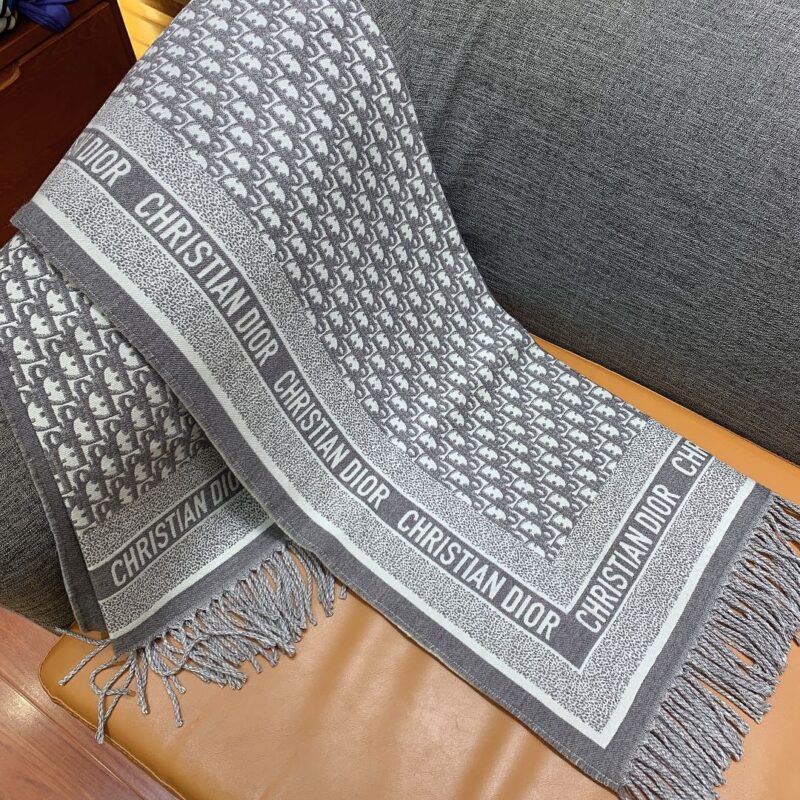 Diro Printed Shawl-140 x 140CM - Image 3