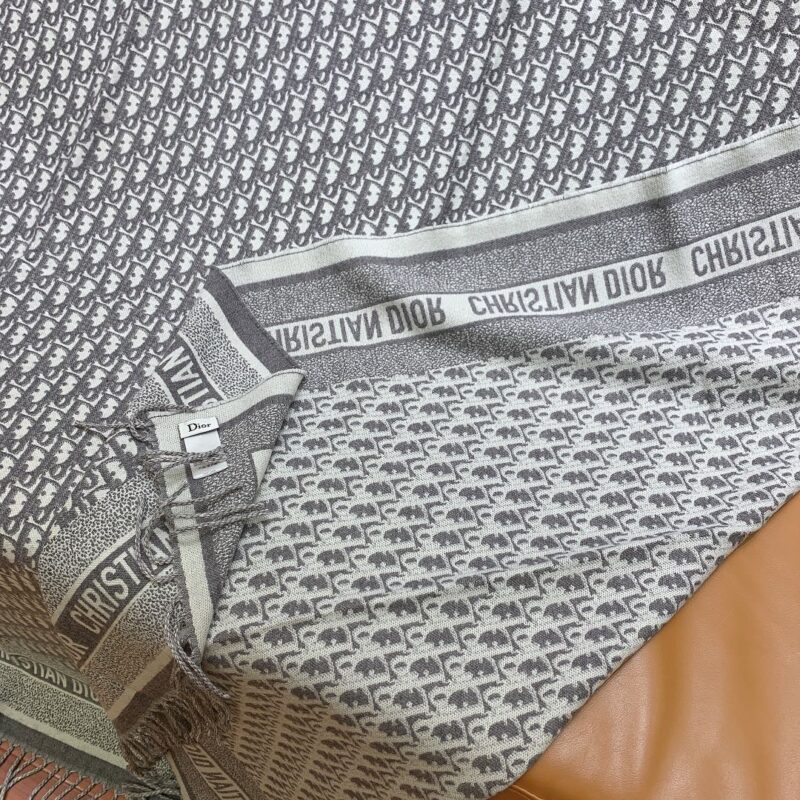 Diro Printed Shawl-140 x 140CM - Image 4