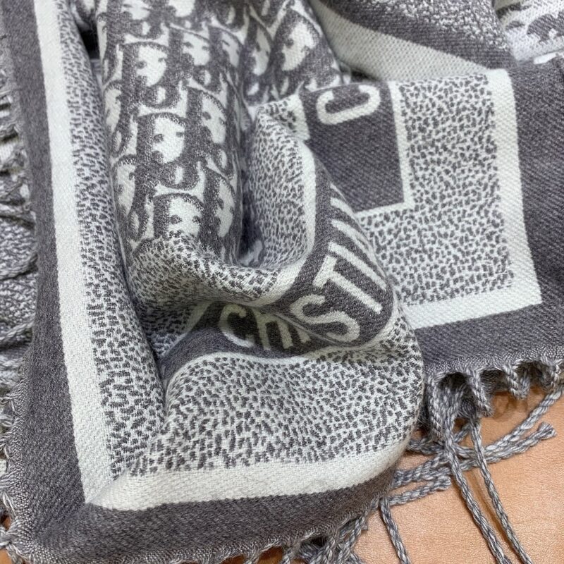 Diro Printed Shawl-140 x 140CM - Image 5