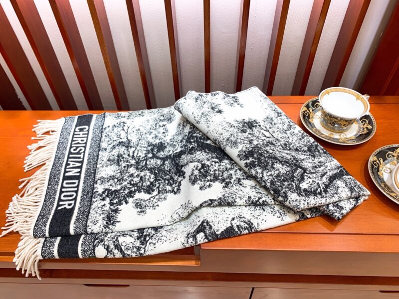 Diro Cashmere Ddraped Blanket-140 x 140CM - Image 2