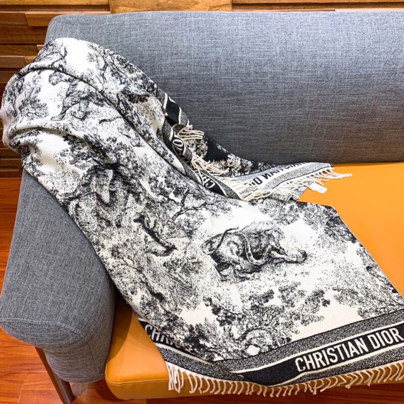 Diro Cashmere Ddraped Blanket-140 x 140CM - Image 3