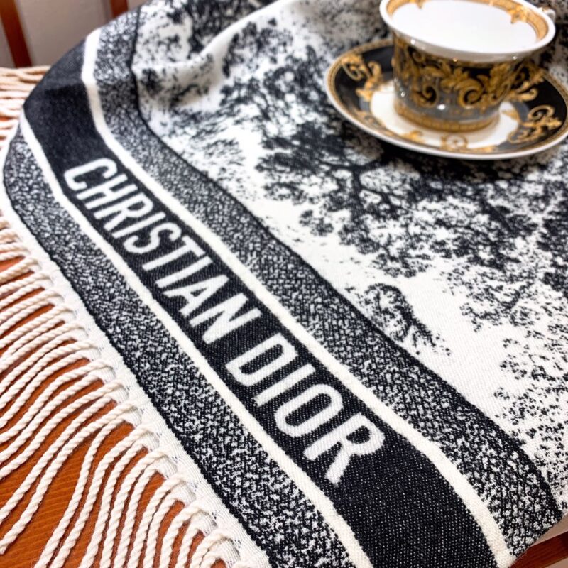 Diro Cashmere Ddraped Blanket-140 x 140CM - Image 4