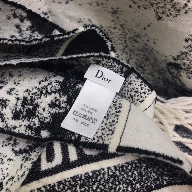 Diro Cashmere Ddraped Blanket-140 x 140CM - Image 6