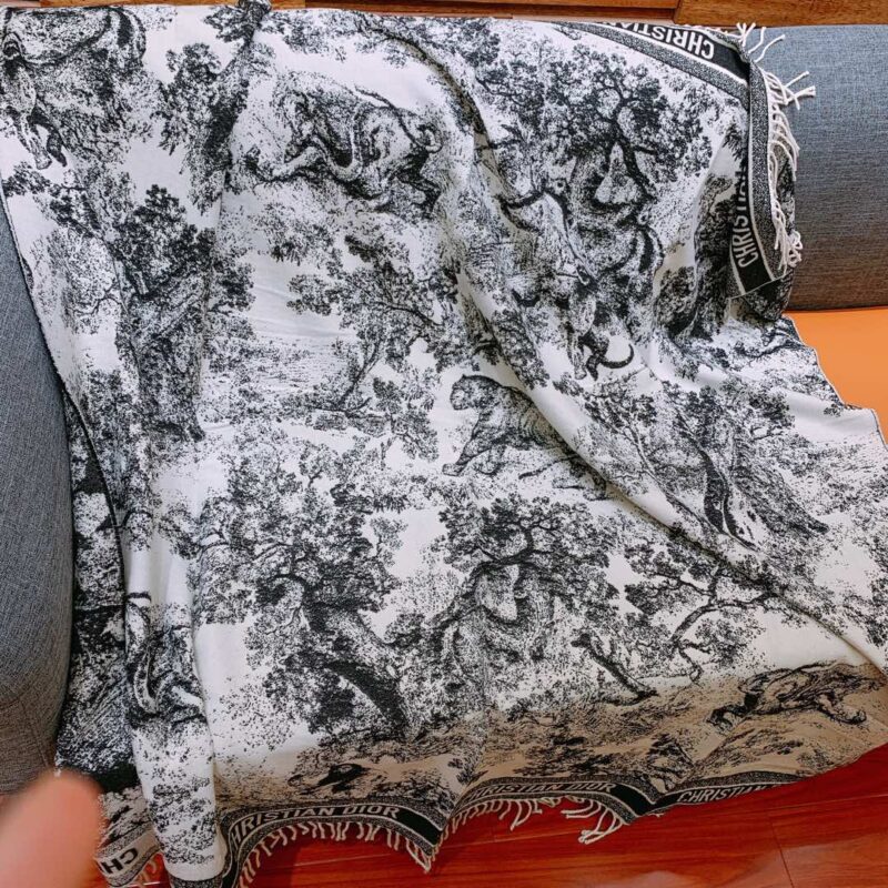 Diro Cashmere Ddraped Blanket-140 x 140CM - Image 7