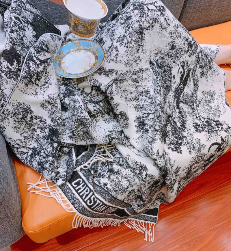 Diro Cashmere Ddraped Blanket-140 x 140CM - Image 9