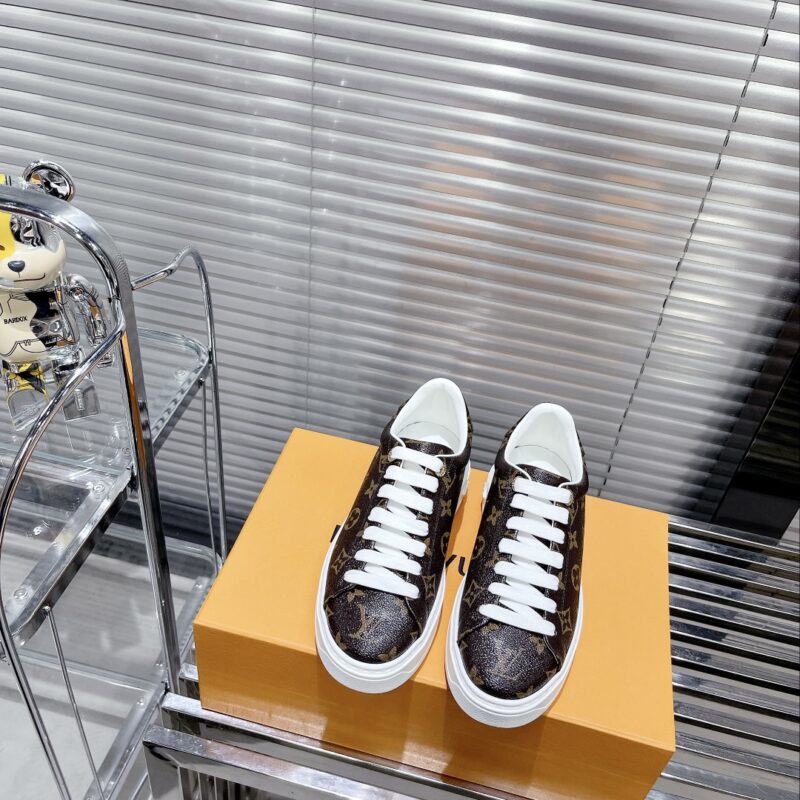 Louis Vuitton Low-Top Sneakers - Image 7