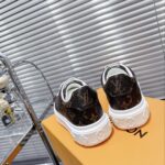 Louis Vuitton Low-Top Sneakers - Image 9