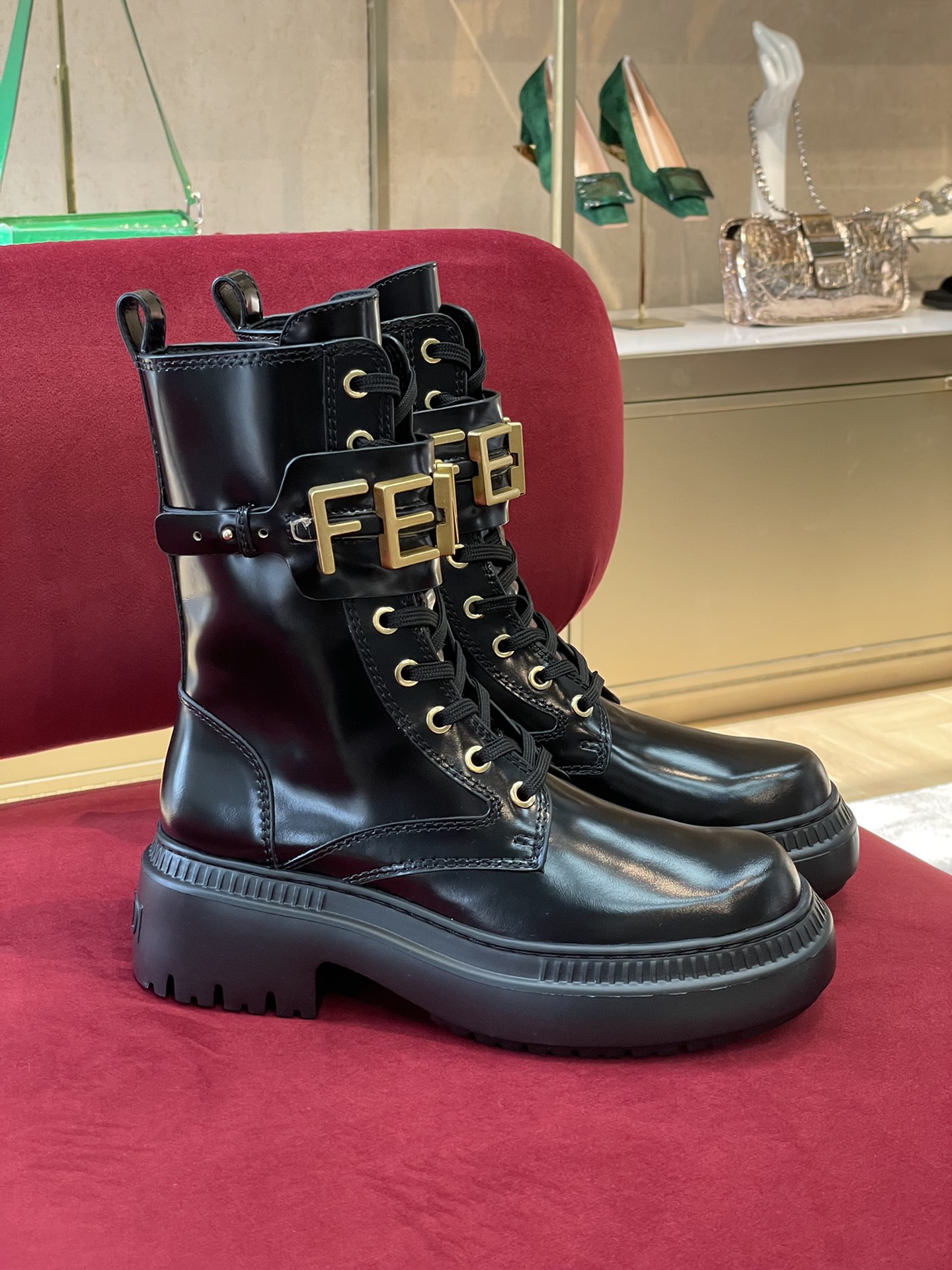 sh-445464erwerwewr_1_.jpg Fendi Boots - Image 1