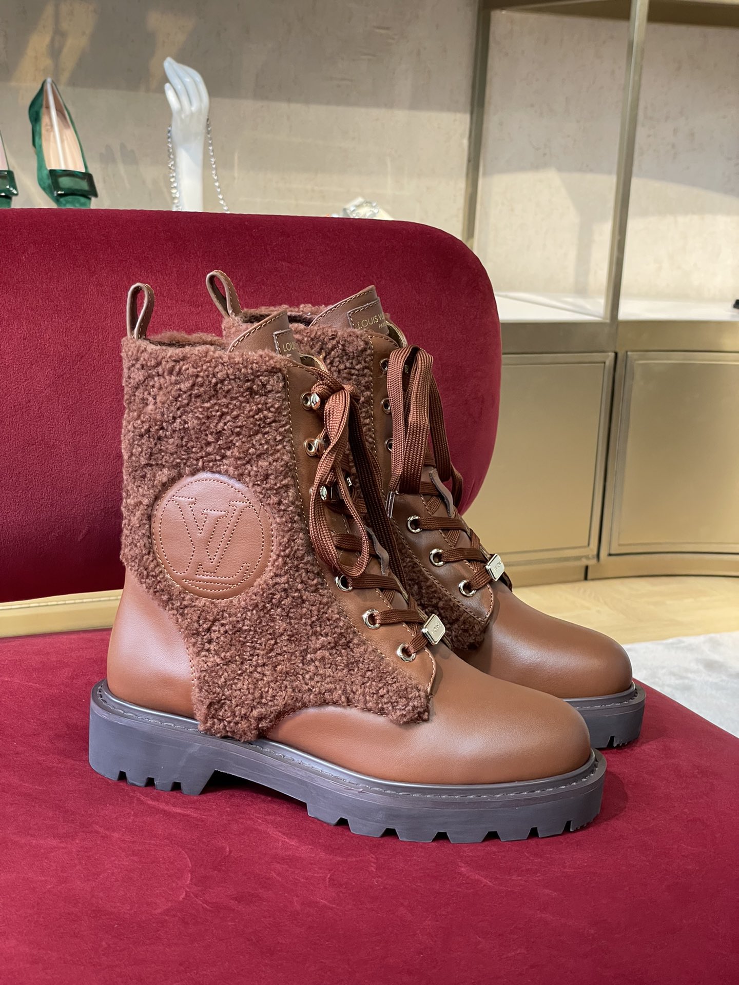 sh-452345656eerwrew_2_.jpg Louis Vuitton Boots - Image 1