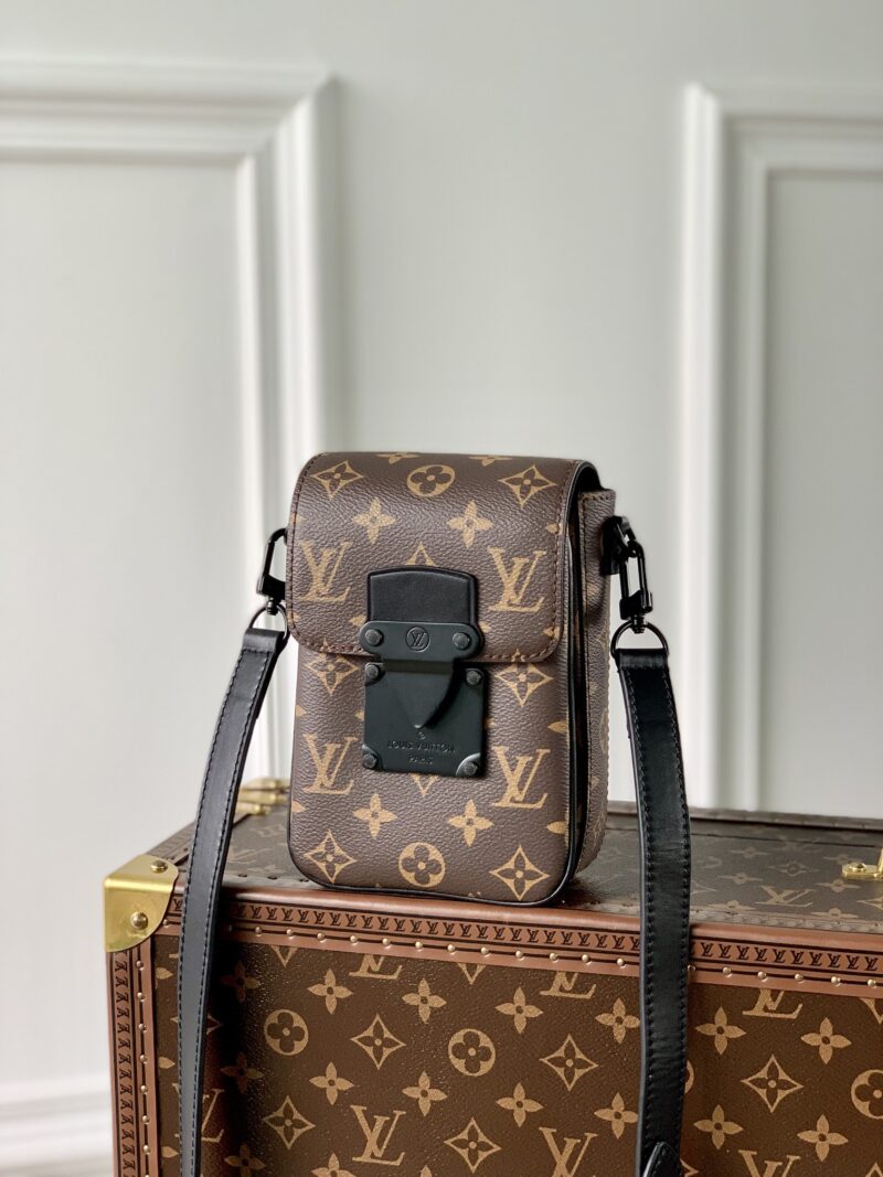 Louis Vuitton S-Lock Vertical Wearable Handbag-12*19*7CM - Image 2