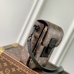 Louis Vuitton S-Lock Vertical Wearable Handbag-12*19*7CM