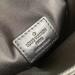 Louis Vuitton S-Lock Vertical Wearable Handbag-12*19*7CM - Image 6