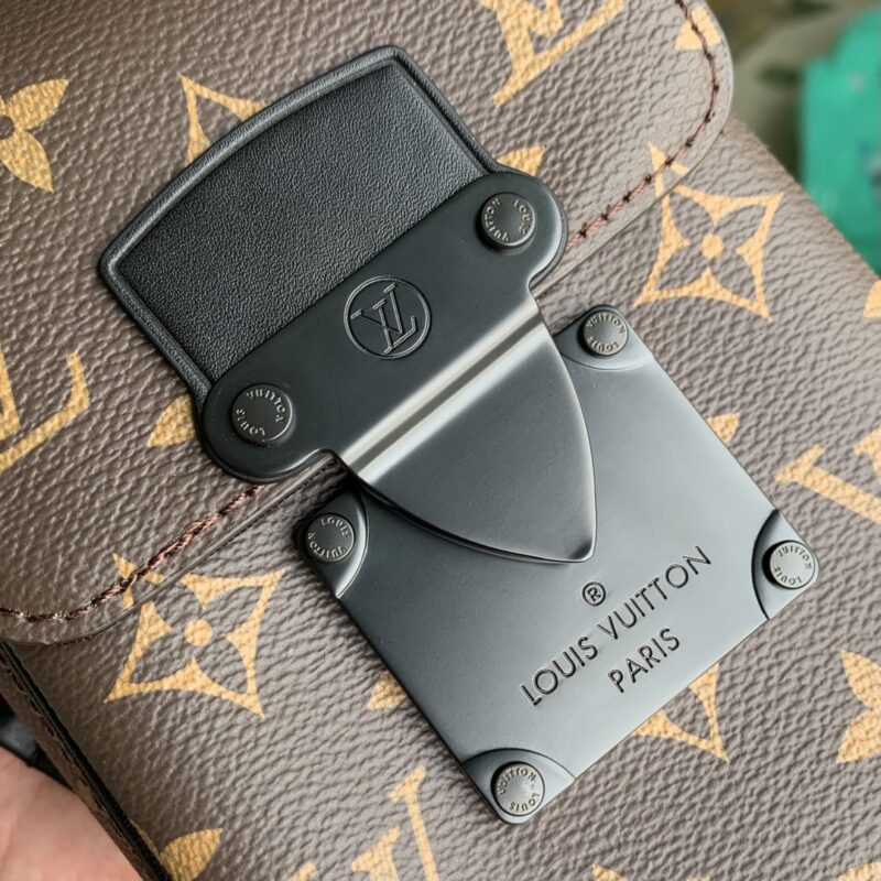 Louis Vuitton S-Lock Vertical Wearable Handbag-12*19*7CM - Image 7