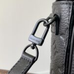 Louis Vuitton S-Lock Vertical Wearable Handbag-12*19*7CM - Image 8