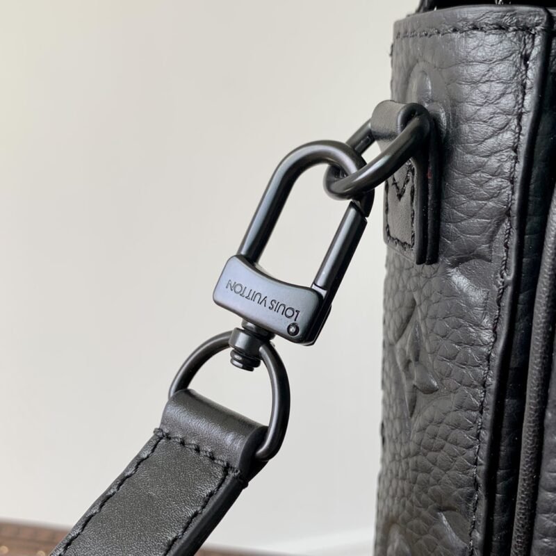 Louis Vuitton S-Lock Vertical Wearable Handbag-12*19*7CM - Image 8