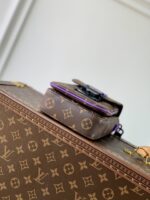 Louis Vuitton S-Lock Vertical Wearable Handbag-12*19*7CM - Image 4