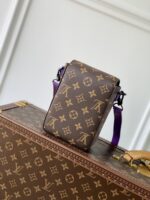 Louis Vuitton S-Lock Vertical Wearable Handbag-12*19*7CM - Image 5