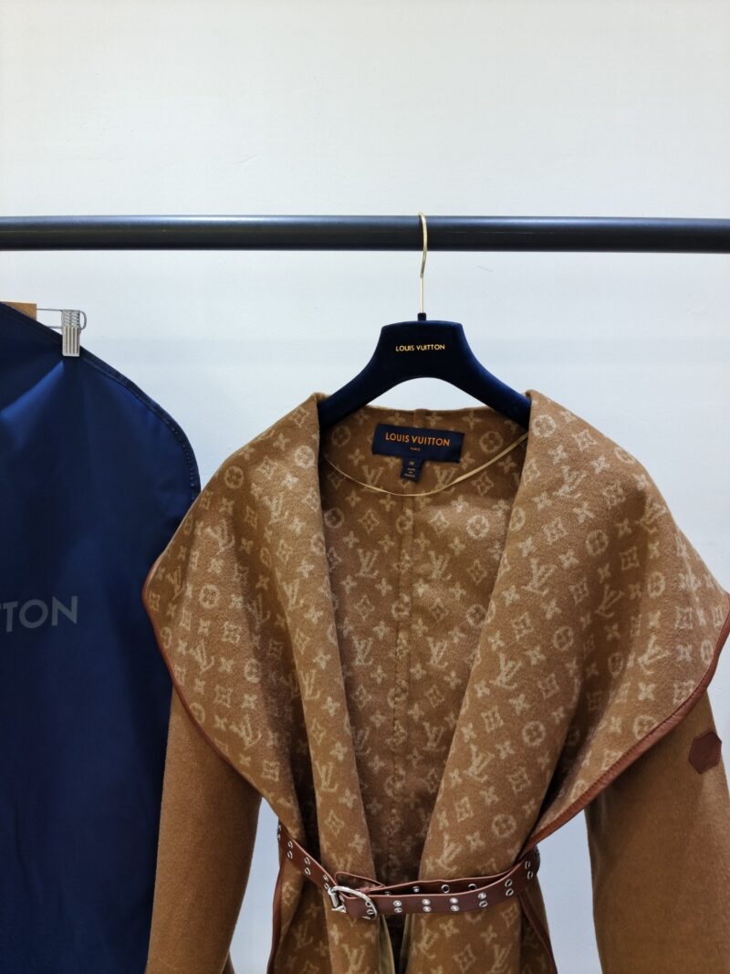 Ch@nel 2022 Short New Autumn/Winter Coat - Image 3