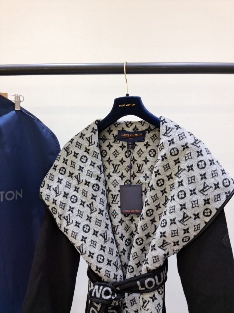 Ch@nel 2022 Short New Autumn/Winter Coat - Image 4