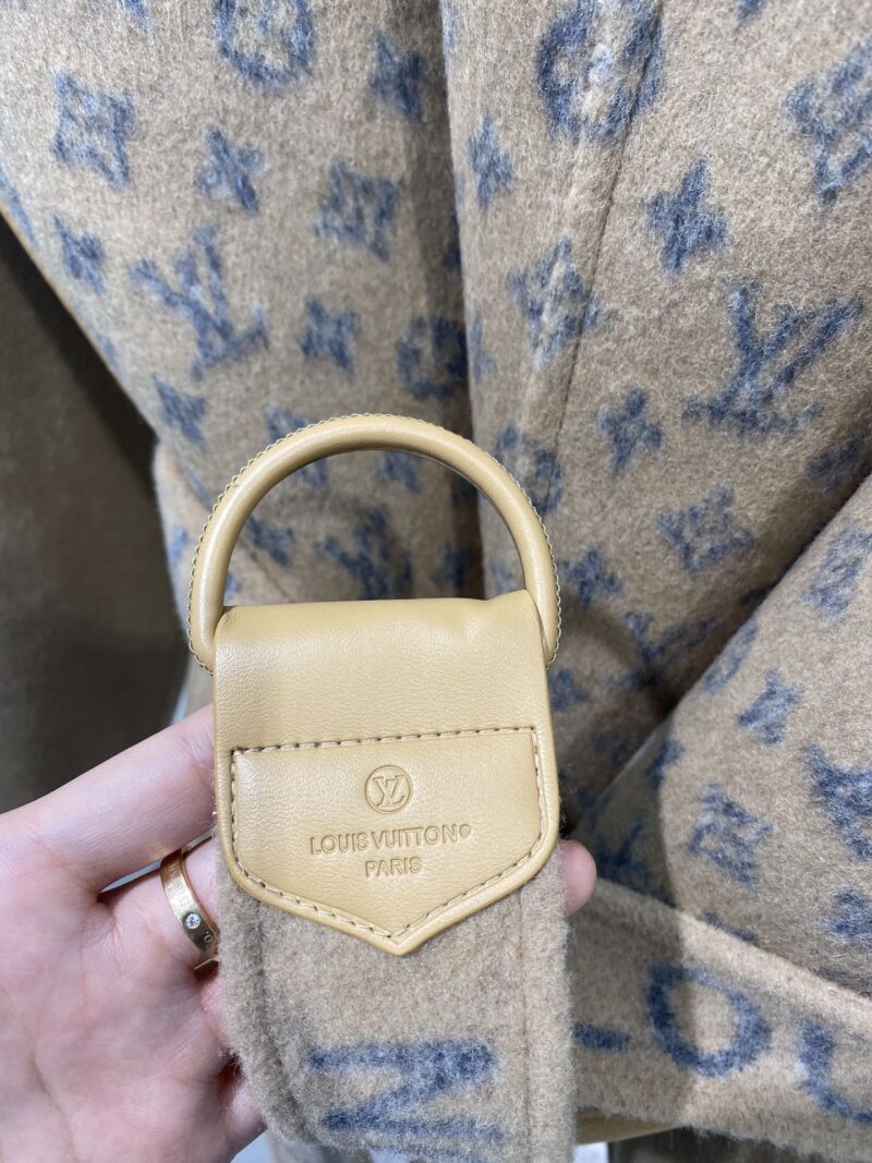 Ch@nel 2022 Short New Autumn/Winter Coat - Image 5