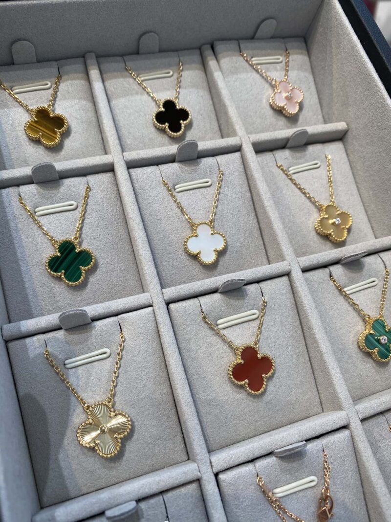 Vca Necklace - Image 4