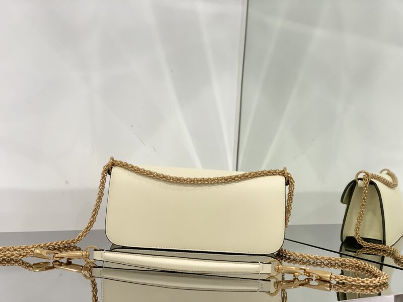 Valentino Garavani Locò Shoulder Bbag In Calfskin With Metallic VLogo-27*13*6CM - Image 3